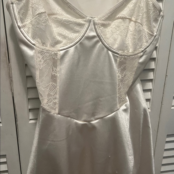 Elegant White Satin Short Slip Lace Dress. Medium Slim - Picture 3 of 6